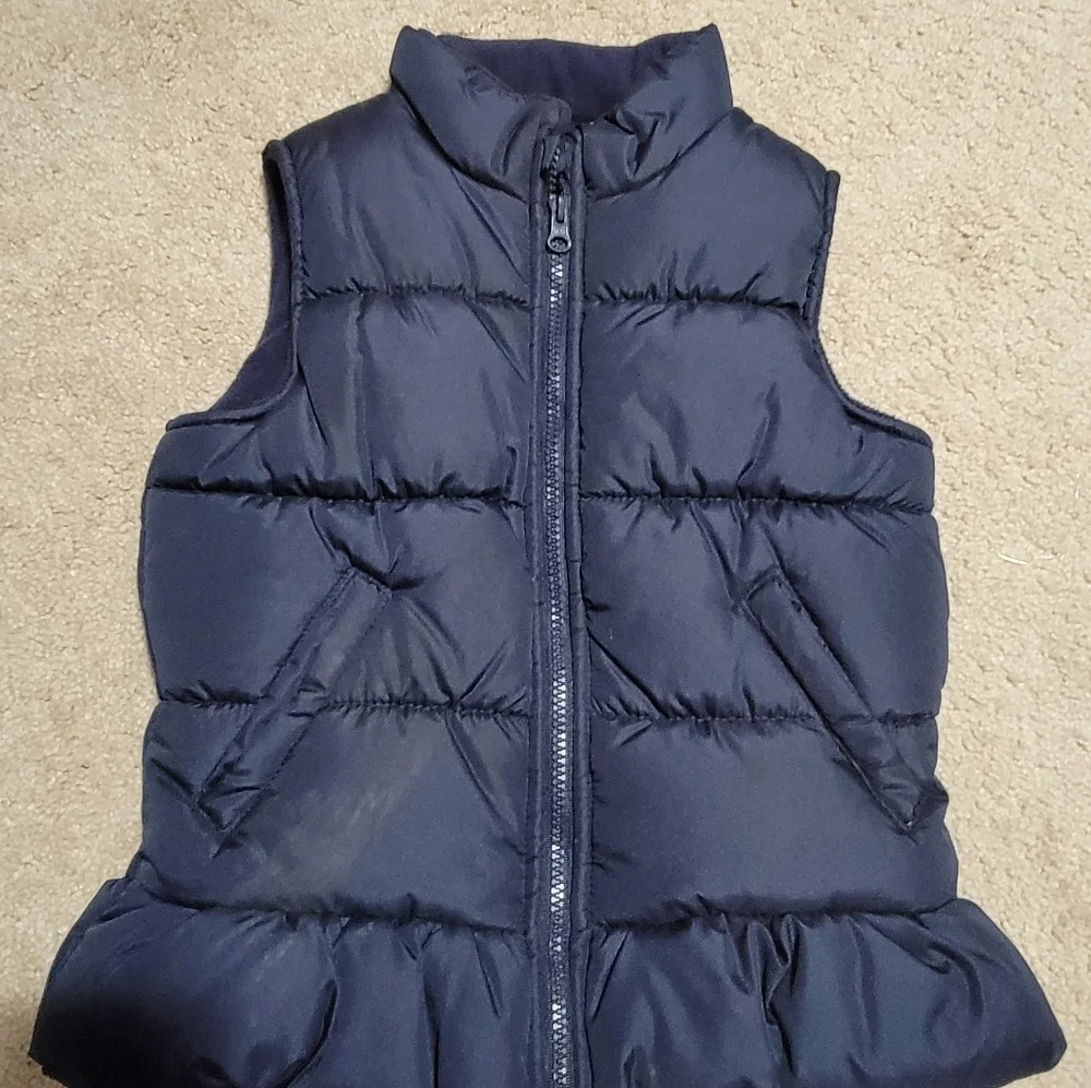 Girl's Oshkosh B'gosh Navy puffy vest. Size 6